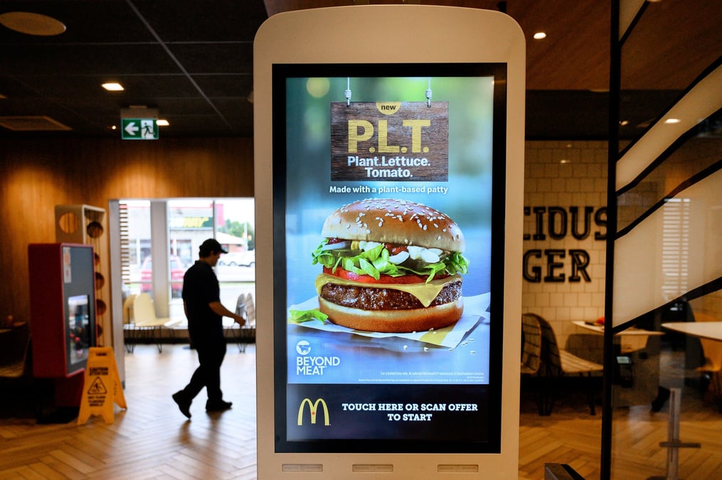 Mcdonald's: la hausse des prix pese sur le benefice au deuxieme trimestre malgre la demande