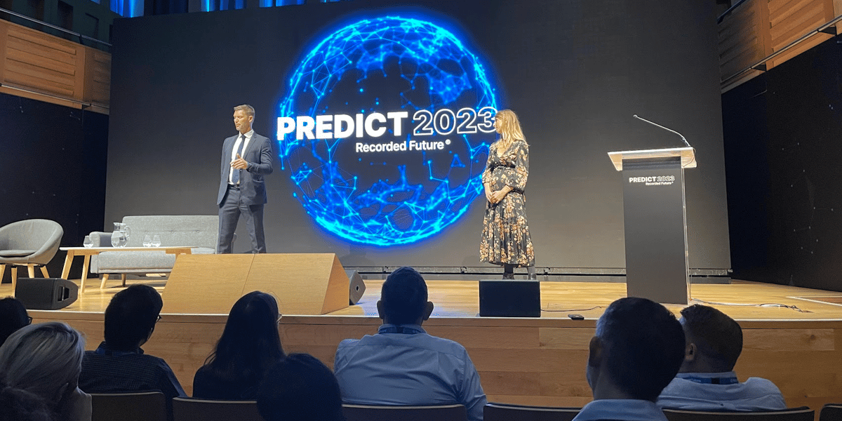 Jason Steer sur scène lors de l'événement PREDICT.