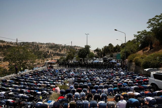 La priere du vendredi s'est deroulee dans le calme a jerusalem