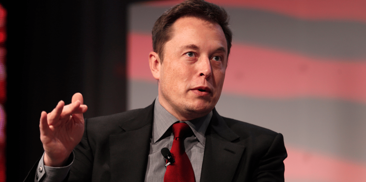 Elon musk, le patron de tesla, se met encore la sec a dos
