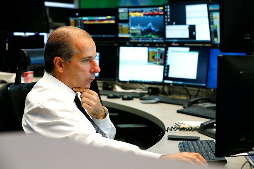Un trader a la bourse de francfort