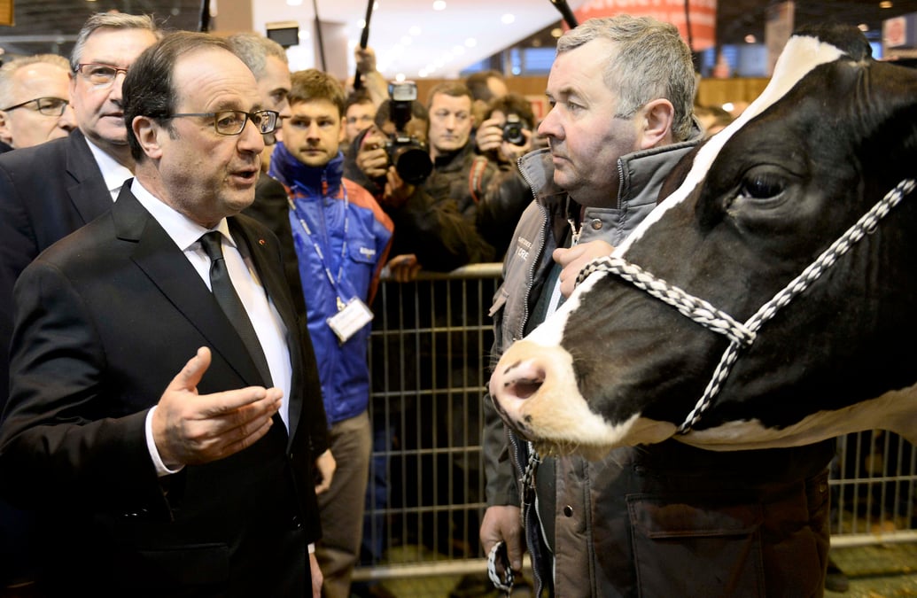 Francois hollande inaugure le salon de l’agriculture, place sous le signe de l’agroecologie