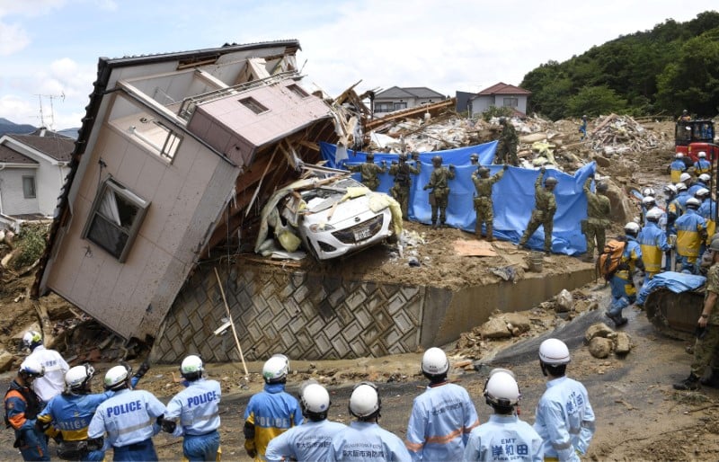 Japon: les pluies diluviennes ont fait pres de 100 morts