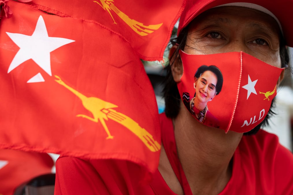 Aung san suu kyi et sa lnd favorites des elections legislatives en birmanie