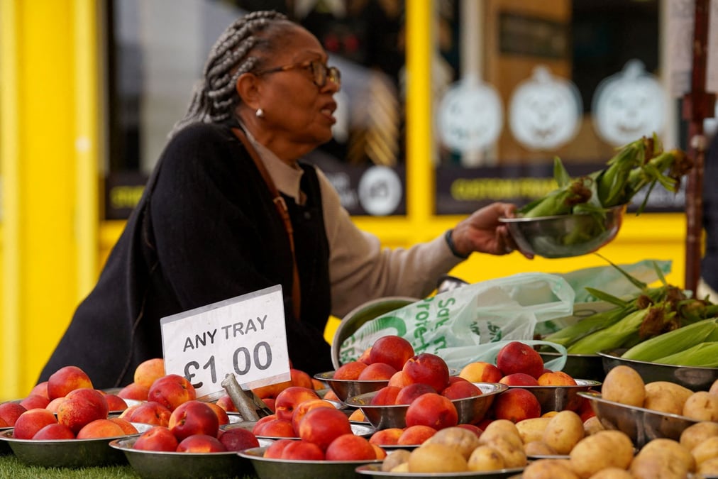 Si l'inflation au Royaume-Uni a nettement ralenti depuis son pic à plus de 11% fin 2022, à 3,4% sur un an en février, elle reste supérieure à l'objectif de 2%.