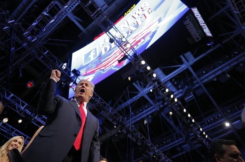 Donald trump, au centre du premier debat republicain