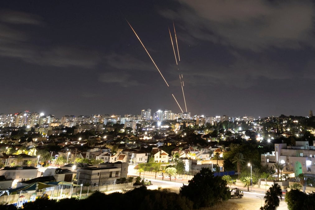 Le dome de fer israelien intercepte des missiles tires par l'iran
