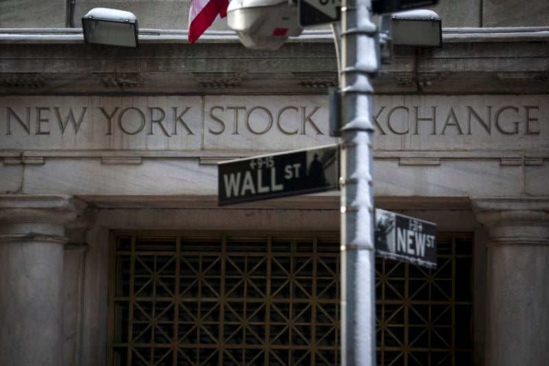 Wall Street ouvre en légère hausse, nervosité sur l'Ukraine