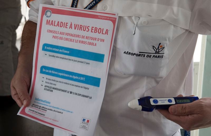 Ebola: Paris étend ses contrôles aux vols venant du Mali