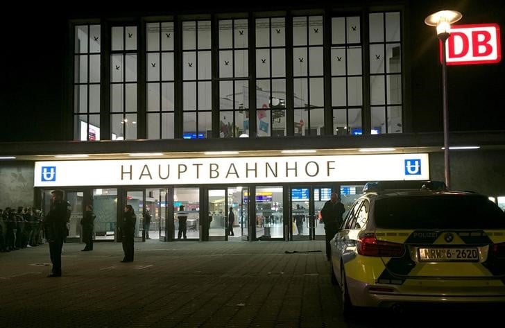 Attaque a la hache a la gare de dusseldorf, cinq blesses