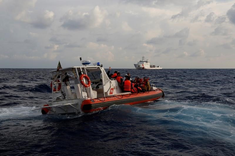 Pres de 700 migrants secourus en mediterranee, 23 retrouves morts
