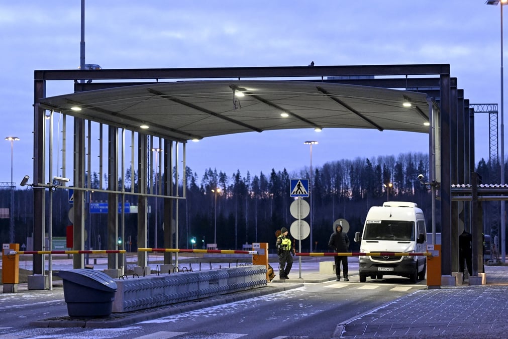 La frontiere entre la russie et la finlande au poste de controle frontalier de nuijamaa