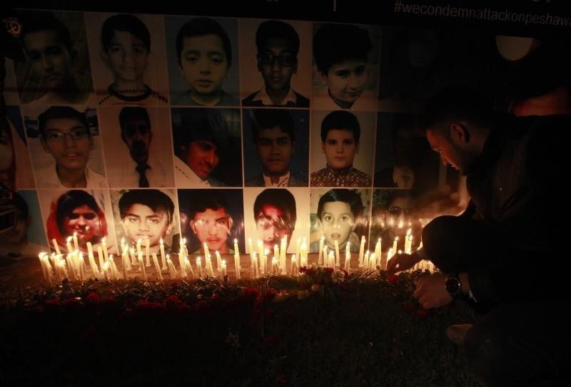 Des ecoles pakistanaises renommees en souvenir des victimes du massacre de peshawar