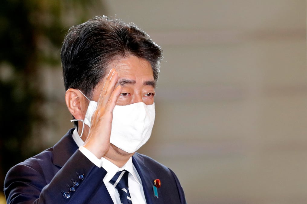 Japon: shinzo abe rattrape par une affaire de financement politique illegal