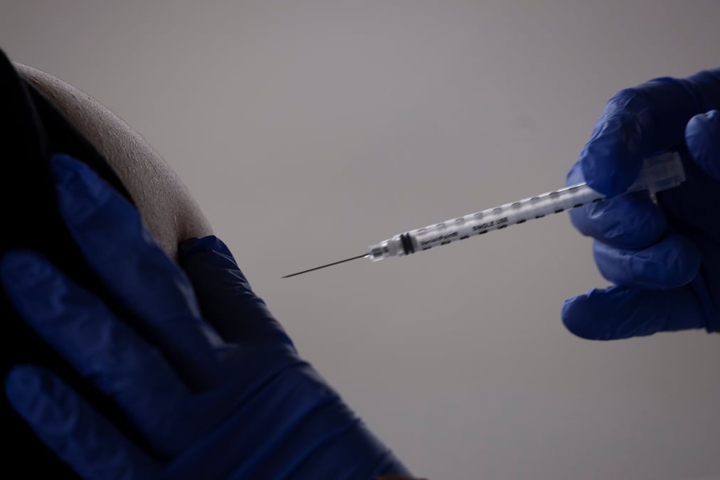 Pfizer prevoit de vendre 15 milliards de dollars de vaccins anti-covid-19