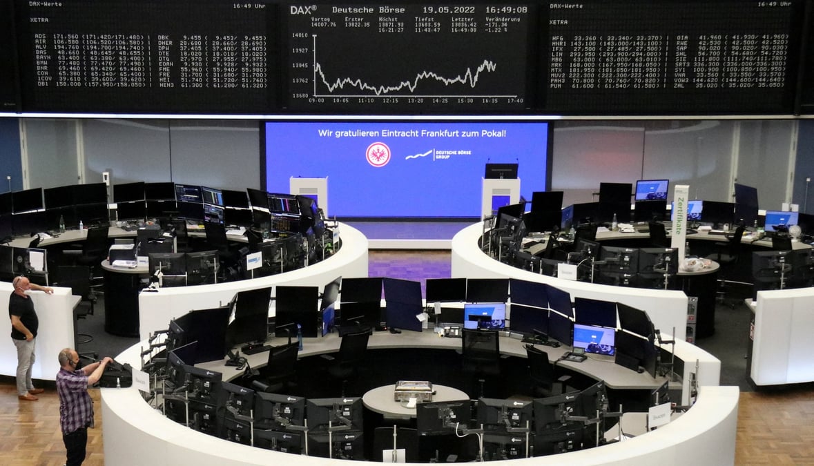 Les actions europeennes voient rouge dans les premiers echanges
