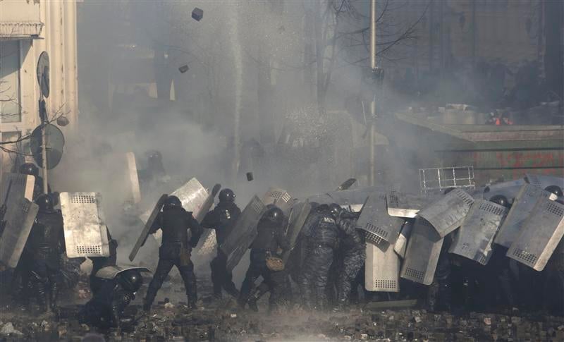 La police ukrainienne avance sur la place de l'Indépendance