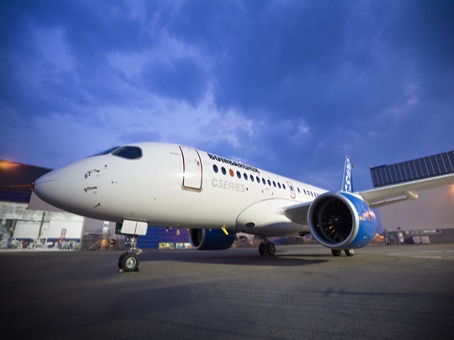 Le Bombardier CSeries a surtout été développé pour satisfaire aux besoins des compagnies aériennes américaines. Mais, entre le lancement et la sortie d'atelier du CSeries, le paysage a considérablement changé avec la disparition de Northwest Airlines, par