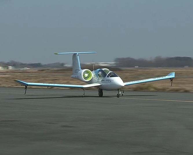 L'avion électrique E-Fan a réussi sa traversée de la Manche, le 10 juillet
