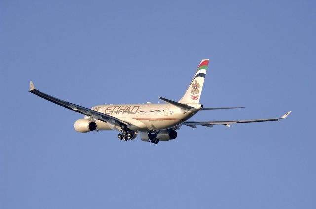 James Hogan, jusqu'alors président d'Etihad Airways, prend la tête du Etihad Aviation Group qui s'organise désormais en quatre fonctions transversales et quatre directions générales.