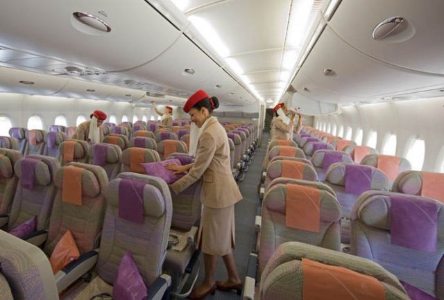 L'Airbus A380 exposé au Dubai Airshow est le premier exemplaire d'Emirates aménagé pour 615 passagers.