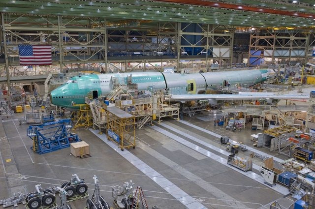 Avec seulement une grosse vingtaine de 20 Boeing 747-8 restants à livrer, Boeing n'exclut plus officiellement l'arrêt de la production.
