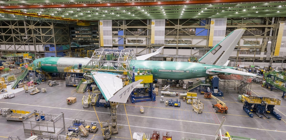 Jonction finale du fuselage du Boeing 777X à Seattle.
