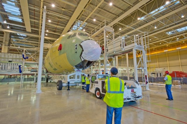 Singapore Airlines doit réceptionner douze Airbus A350-900 d'ici à la fin de 2016 sur les 50 prévus par Airbus.