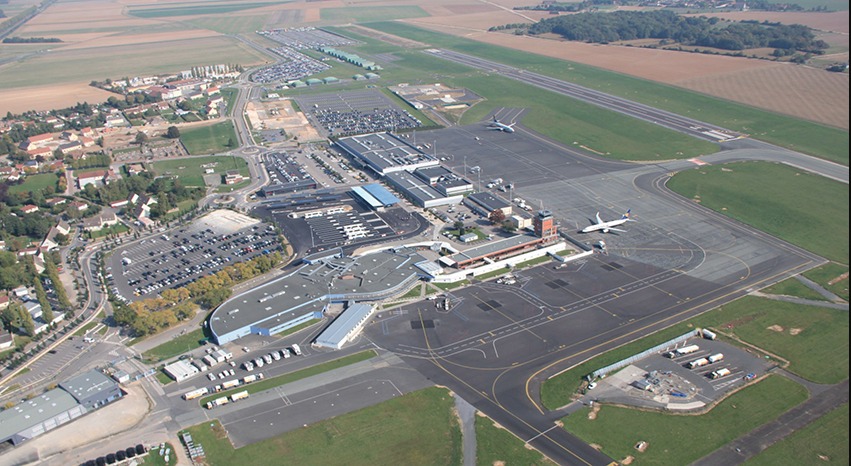 Vue aérienne de l'aéroport de Beauvais-Tillé