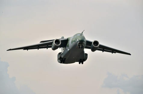 KC-390.