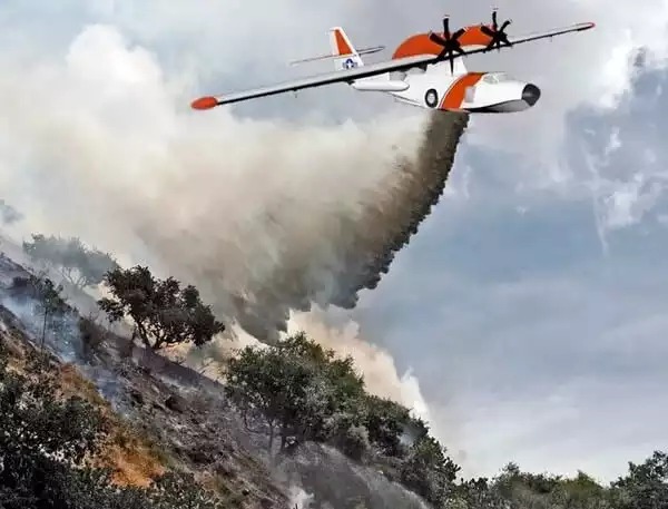 Catalina II de lutte contre les feux de forêt dans une livrée des US Coast Guard (USCG).