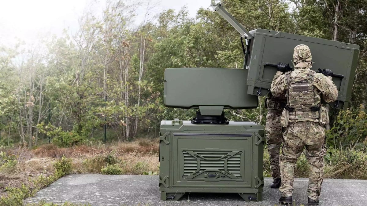 Mise en place du radar ultra-compact Giraffe 1X Deployment Set.