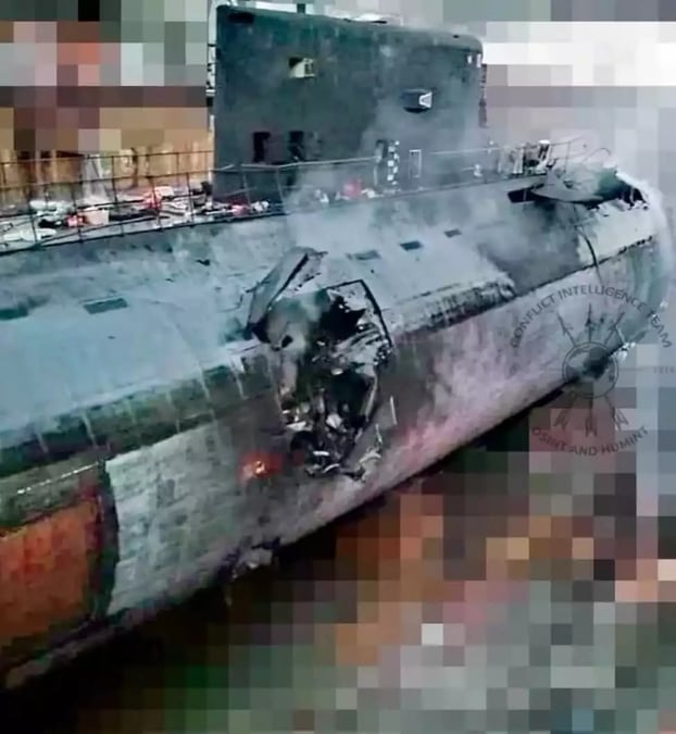 Sous-marin Rostov-on-Don détruit dans sa cale sèche de Sébastopol.