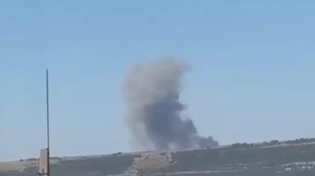 Fumée émanant de la base de communication de Verkhnesadovoye aprèrs une attaque de missile Storm Shadow/SCALP-EG.