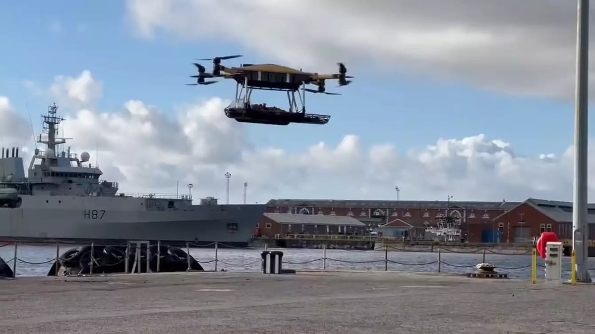 Drone Malloy T400 durant une démonstration CASEVAC.