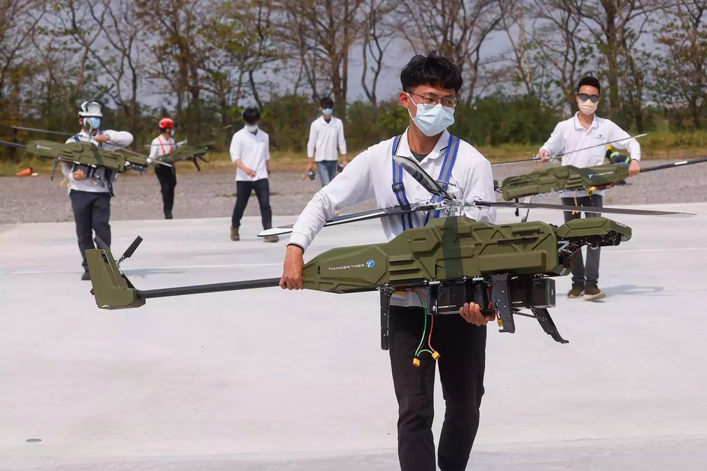 Thunder Tiger a développé pour l'armée taïwanaise des drones à voilure tournante, capable de rester en vol pendant 6 heures et d'opérer dans un rayon d'action de 400 km.