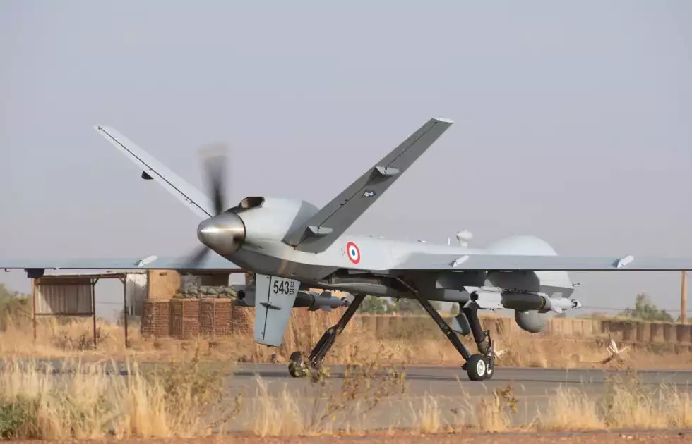Drone MQ-9 Reaper français équipé de bombes GBU-12.