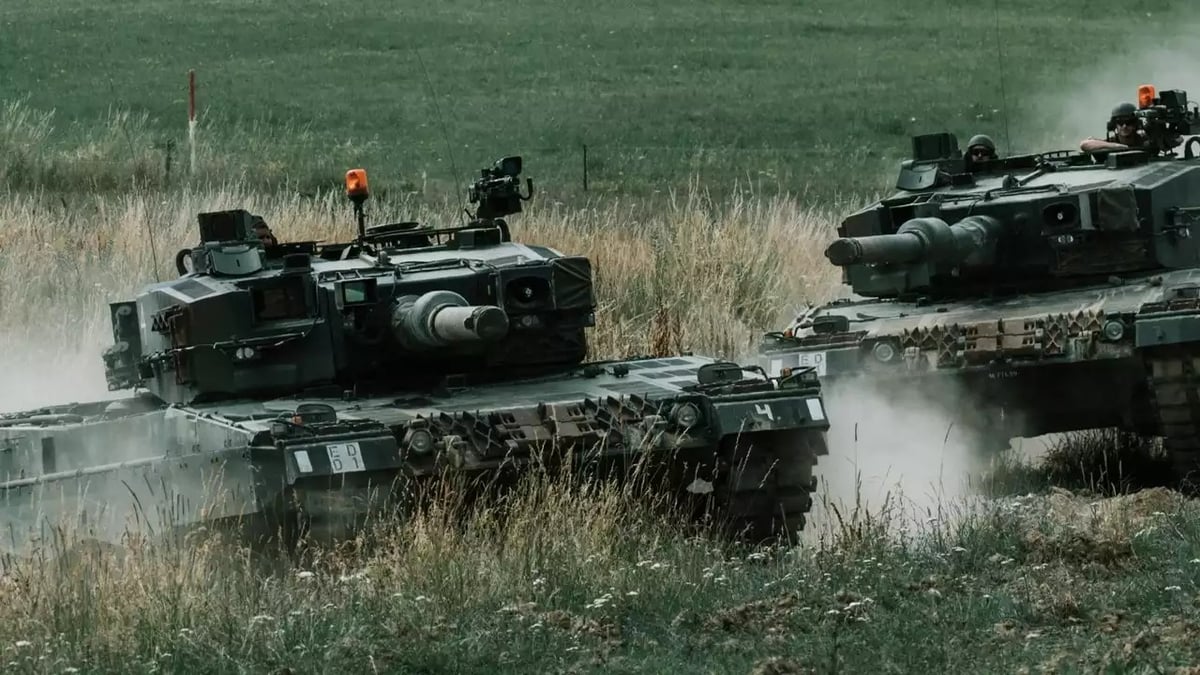 Char de combat Leopard 2A4 helvétique en menoeuvre.