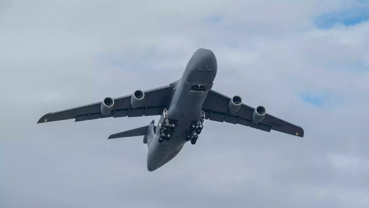 Décollage d'un C-5M Super Galaxy depuis la base aérienne de Dover (Del, États-Unis) (25 janvier 2024).