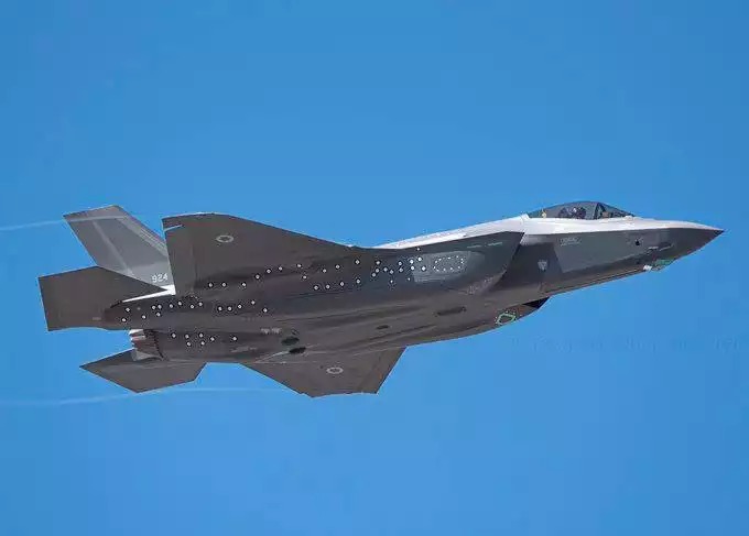 Un F-35I Adir photographié lors d'un vol au-dessus de la base de Fort Worth, en mars 2020.