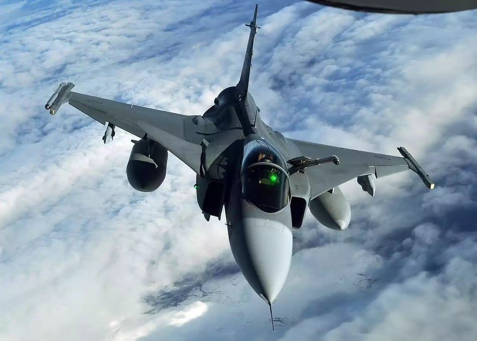 Un Gripen en vol au-dessus de la Norvège lors de l'exercice Arctic Challenge, en 2013.