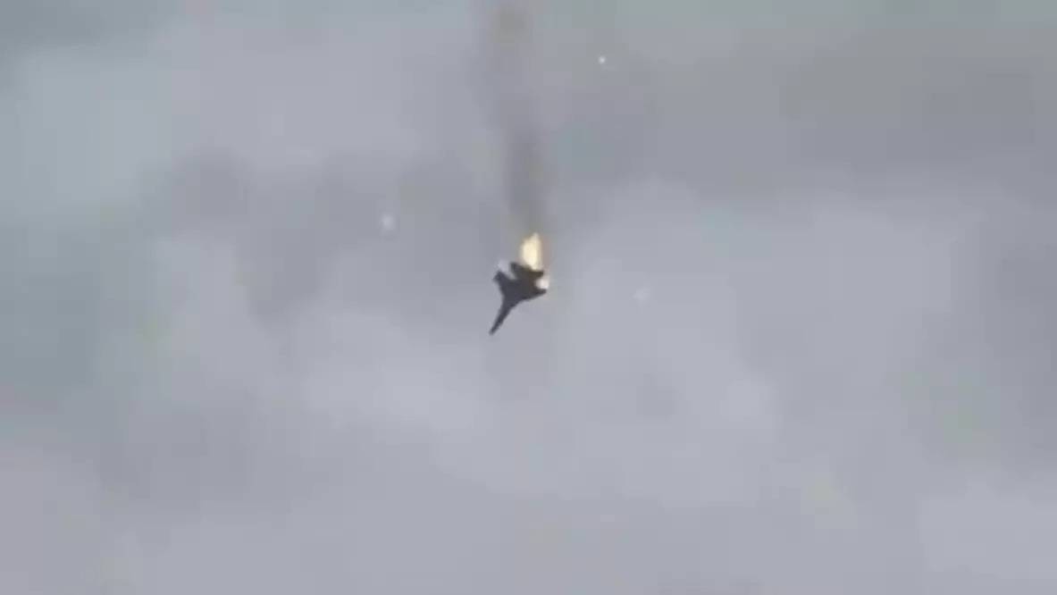 Avion de combat russe de type Flanker (Su-27 ou Su-35) abattu par la défense antiaérienne de Sébastopol (28 mars 2024).