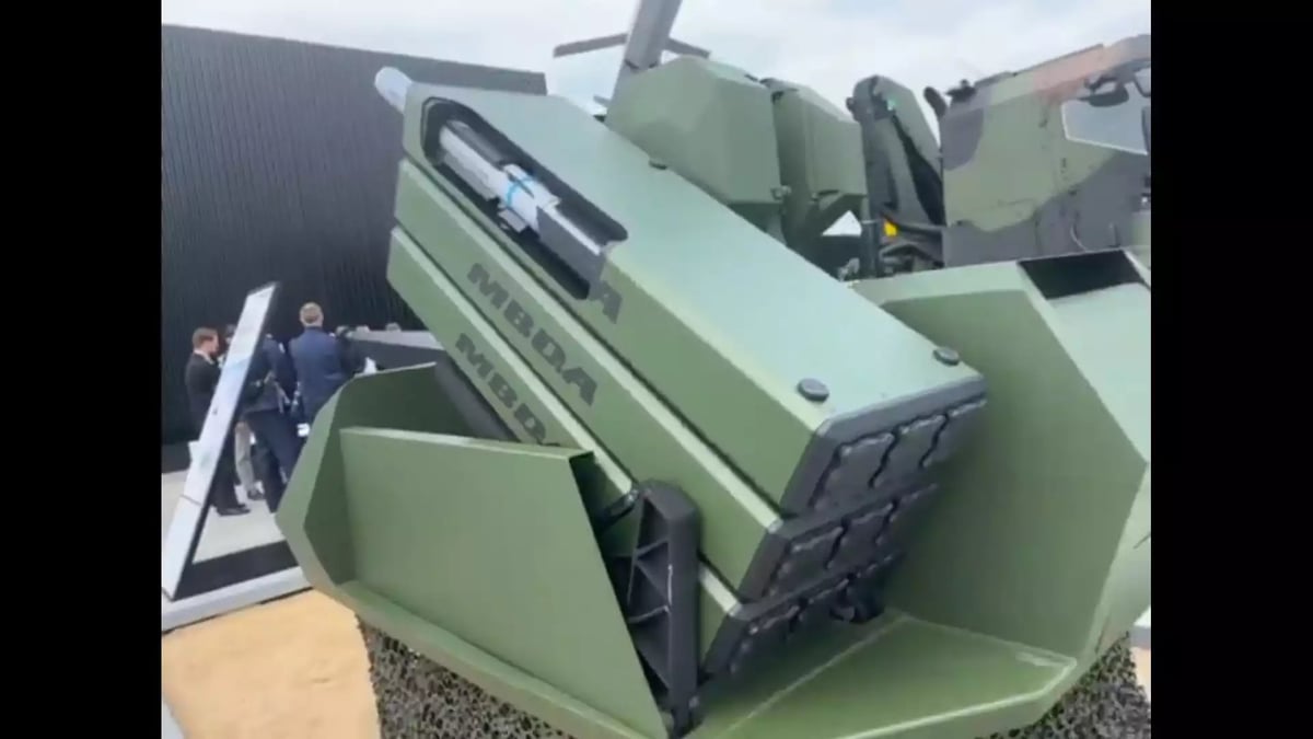 Lanceur SADM fixé sur une tourelle antiaérienne très courte portée Skyranger 30.