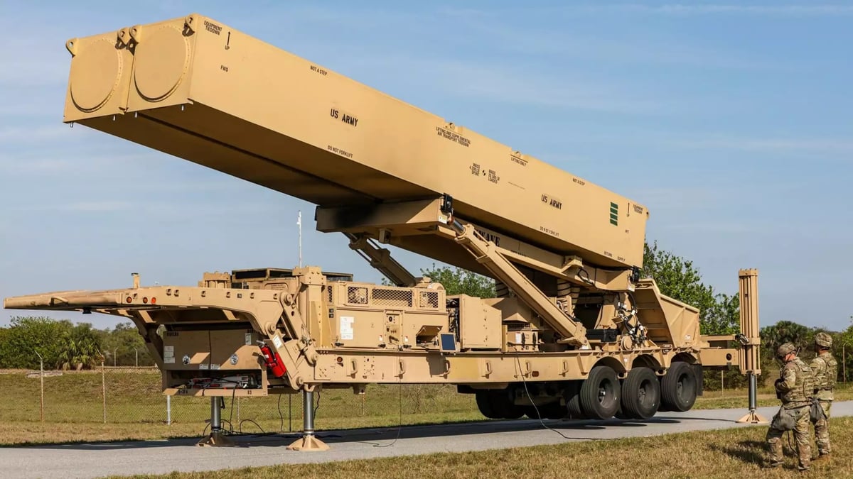 Lanceur du Long-Range Hypersonic Weapon (LRHW) de l'US Army, avec deux missiles équipés chacun d'un planeur hypersonique.