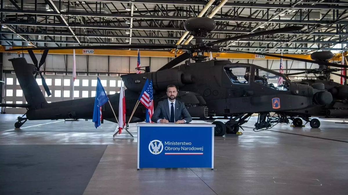 Signature de la LOA concernant les 96 AH-64E Apache polonais par Władysław Kosiniak-Kamysz, ministre de la Défense polonais (13 août 2024).