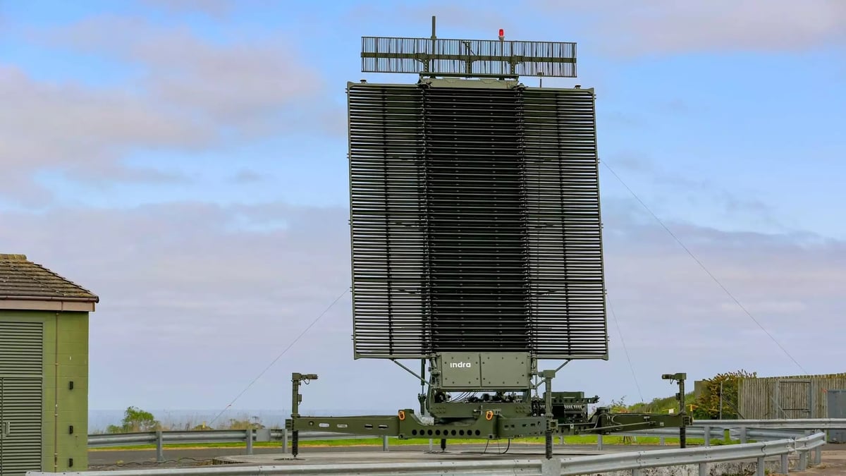 Radar de détection aérienne longue portée Lanza LTR-25 de la Royal Air Force.