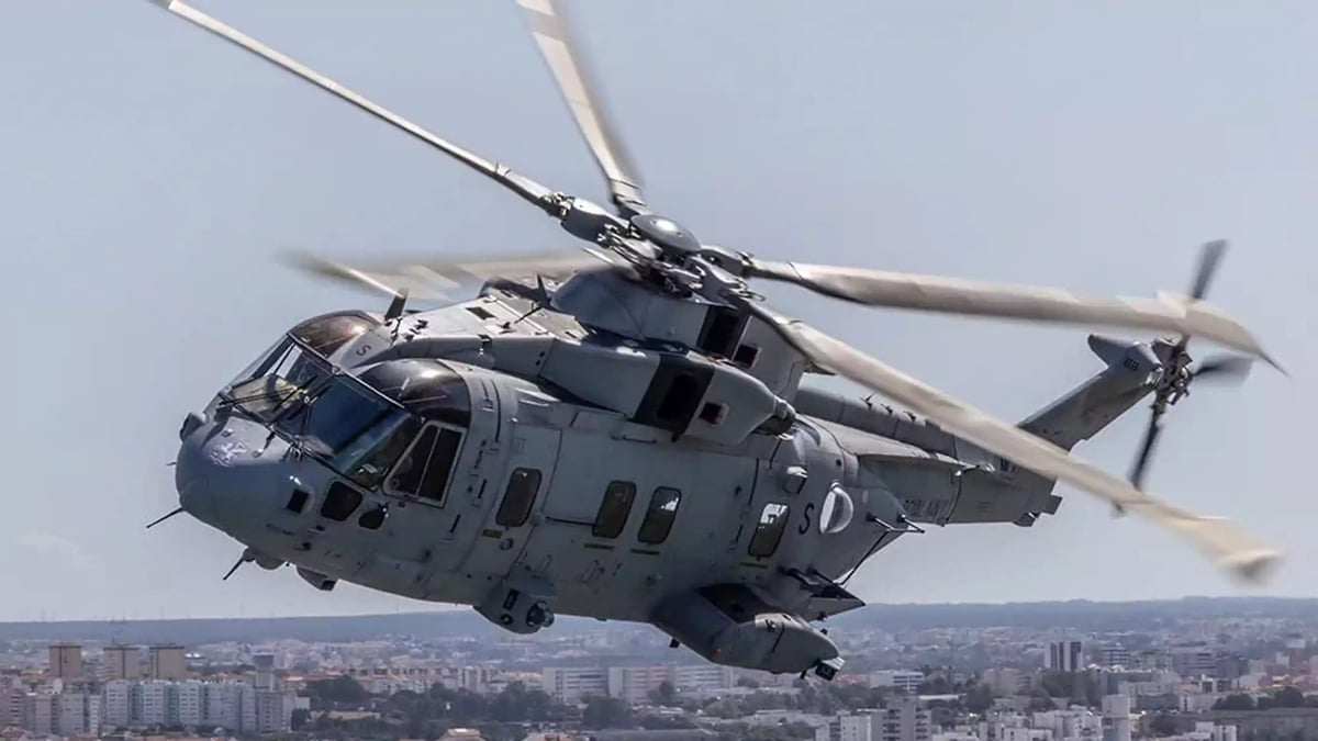 Hélicoptère de transport moyen AW101 Merlin Mk4 de la Royal Navy.
