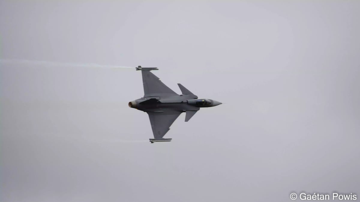 Gripen C suédois en démonstration durant le show aérien RIAT 2024.