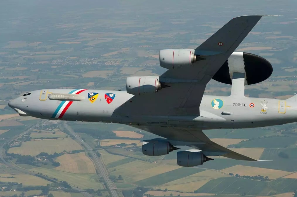 Avion AEW&C E-3F Sentry de l'Armée de l'Air et de l'Espace dans une livrée spéciale 50 000 heures de vol.