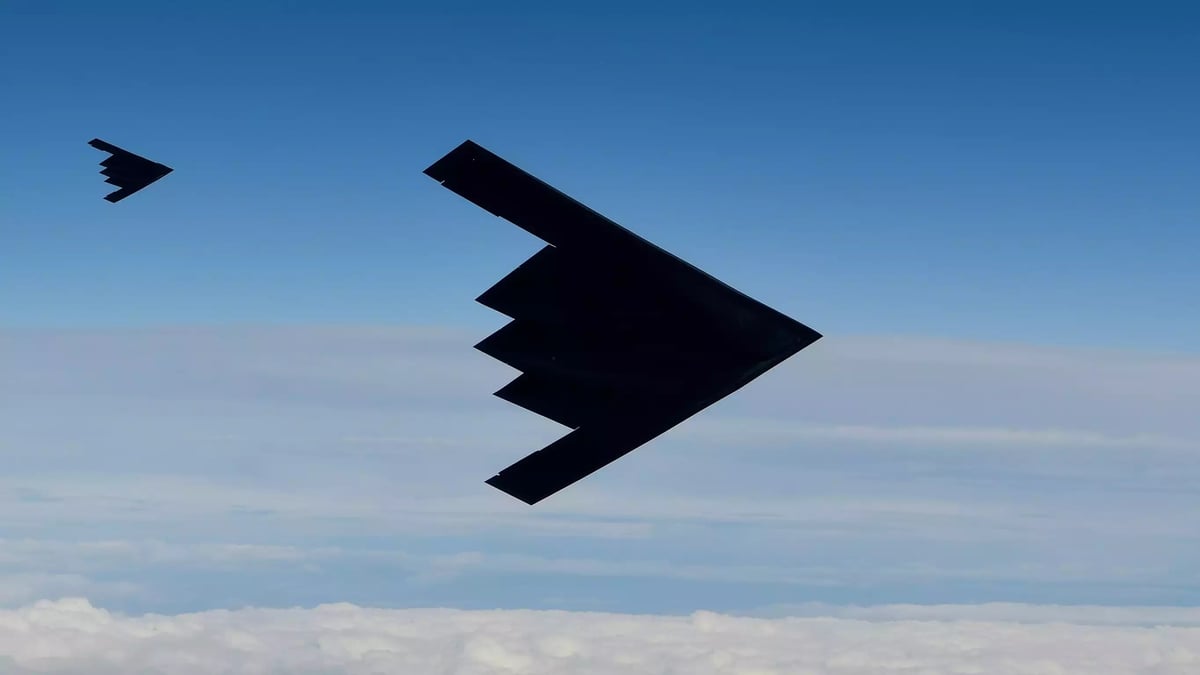 Deux bombardiers stratégiques B-2A Spirit au-dessus de la mer du Nord dans le cadre de la Bomber Task Force Europe 2020-2 (12 mars 2020).